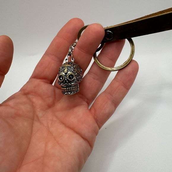 Gothic Punk Skull Leather Strap Keychain - Picture 10 of 11